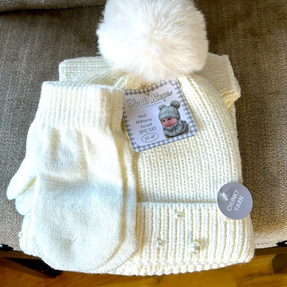 NWT Hat mitten scarf set for 2T-4T color white/ivory. - Picture 2 of 5